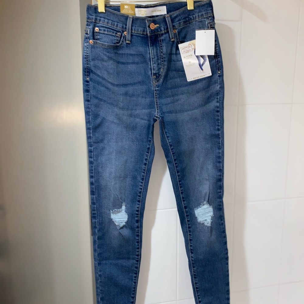 Levi’s highwaisted jeans size 28/7 women’s